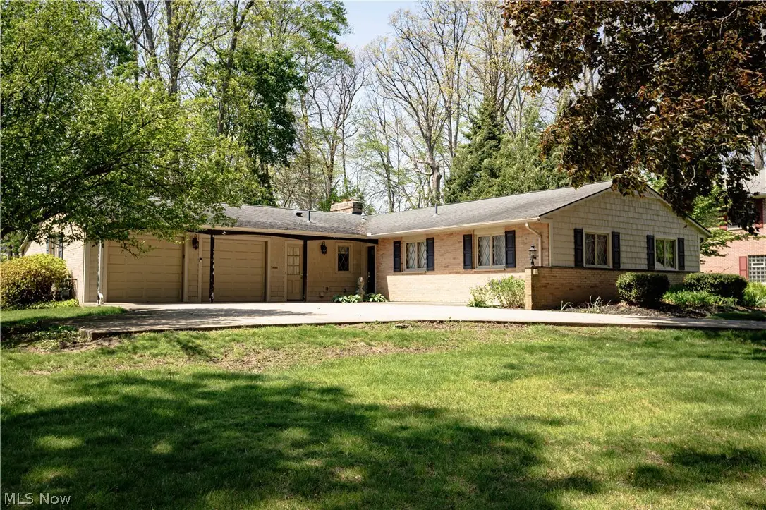 1009 Fair Oaks Sw Avenue, North Canton, OH 44720 - #1