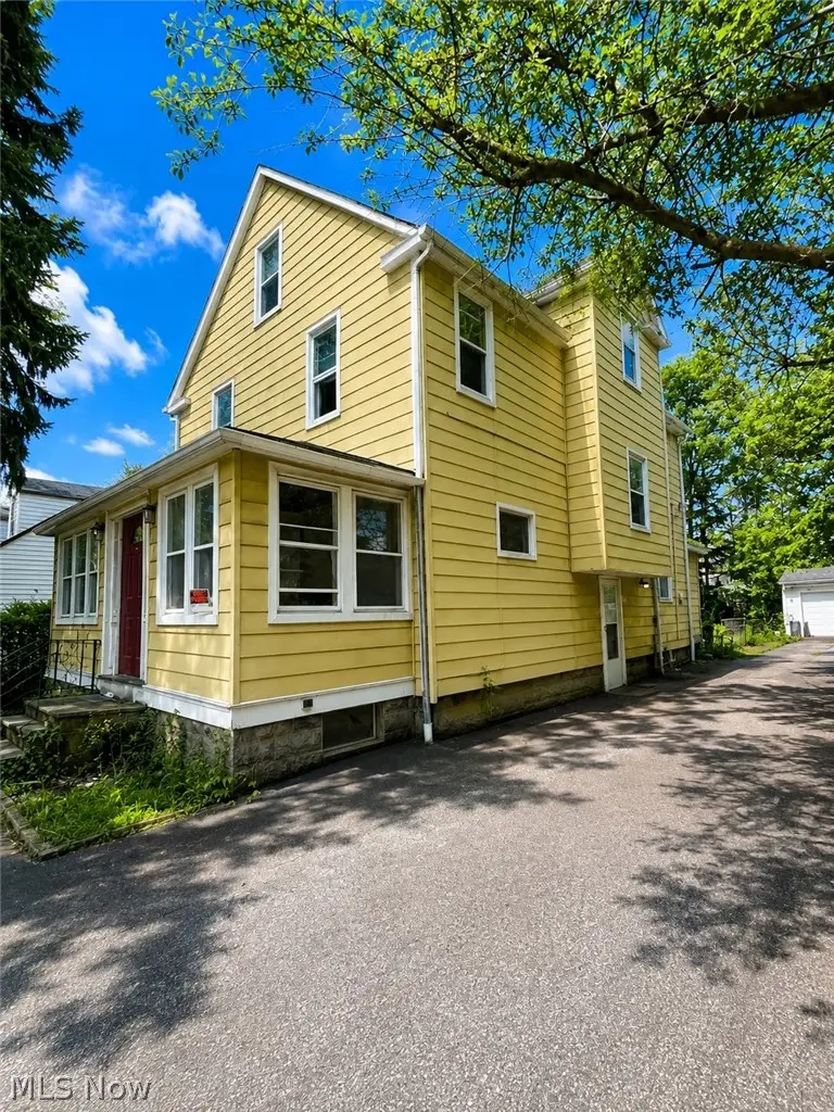 1304 E 188 Street, Cleveland, OH 44110 - #3