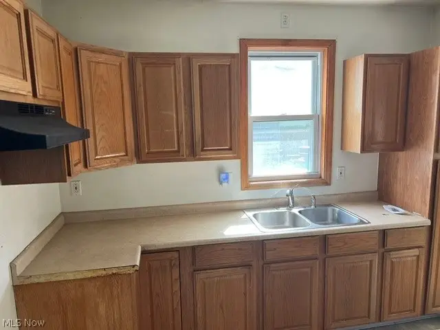 335 Oxford Avenue, Elyria, OH 44035 - #3