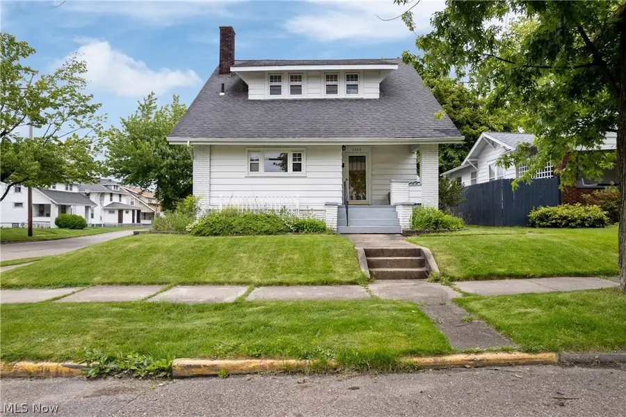 2206 S Linden Avenue, Alliance, OH 44601 - #2
