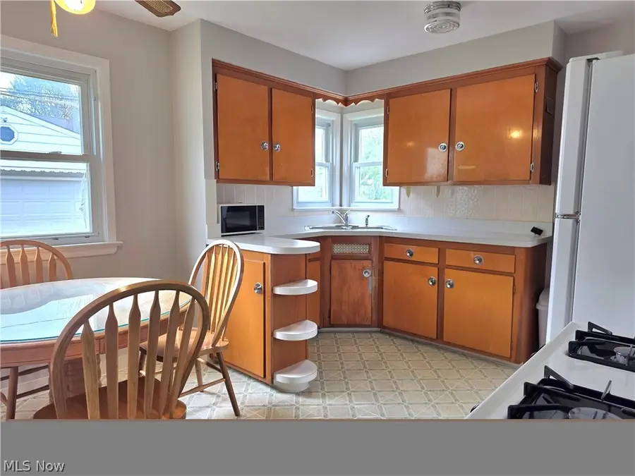 15804 Northwood Avenue, Maple Heights, OH 44137 - #2