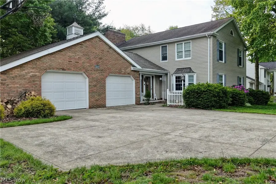 1036 Briarview Nw Avenue, North Canton, OH 44720 - #3