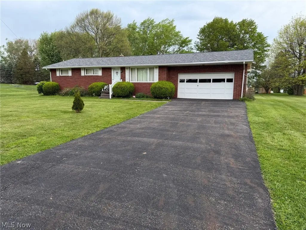 6391 Peach Ne Street, Louisville, OH 44641 - #1
