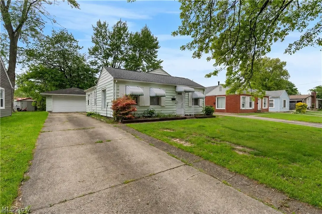 485 Grosvenor Nw Avenue, Massillon, OH 44647 - #1