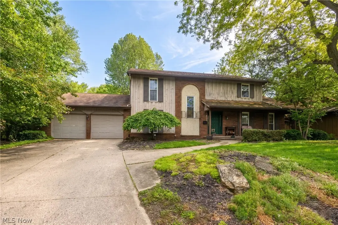1805 Heritage Circle, Dover, OH 44622 - #1