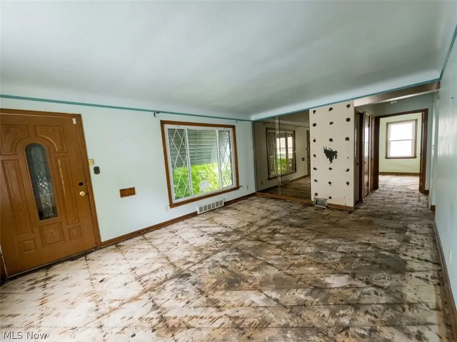 3915 E 189th Street, Cleveland, OH 44122 - #3