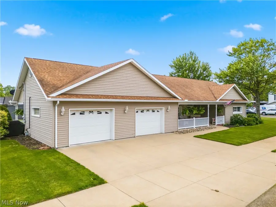 425 Union Nw Avenue, New Philadelphia, OH 44663 - #2