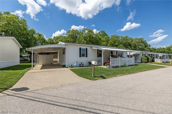 10 Cherry Lane, Olmsted Twp, OH 44138