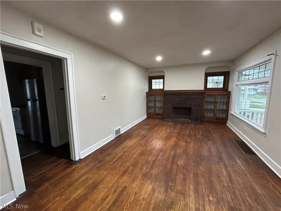 9725 Parkview Avenue, Garfield Heights, OH 44125 - #3