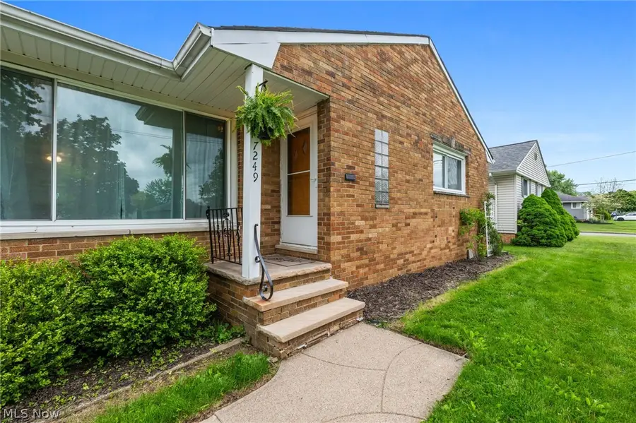 7249 Greenleaf Avenue, Parma, OH 44130 - #3