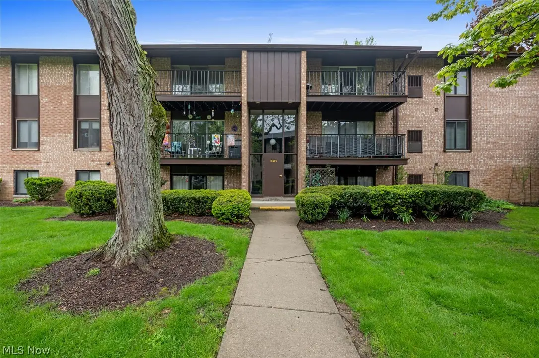 16395 Heather Lane, Middleburg Heights, OH 44130 - #1
