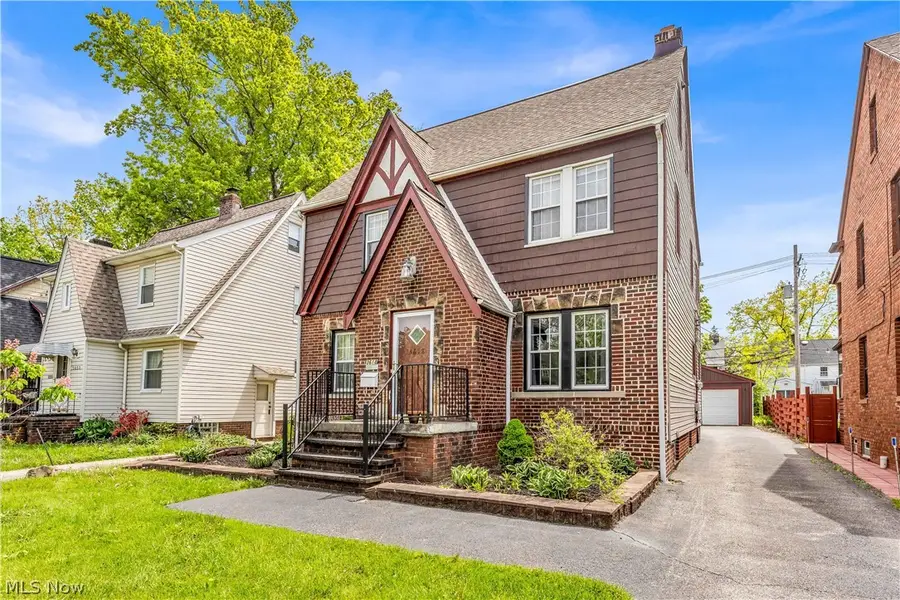 3618 Farland Road, University Heights, OH 44118 - #3