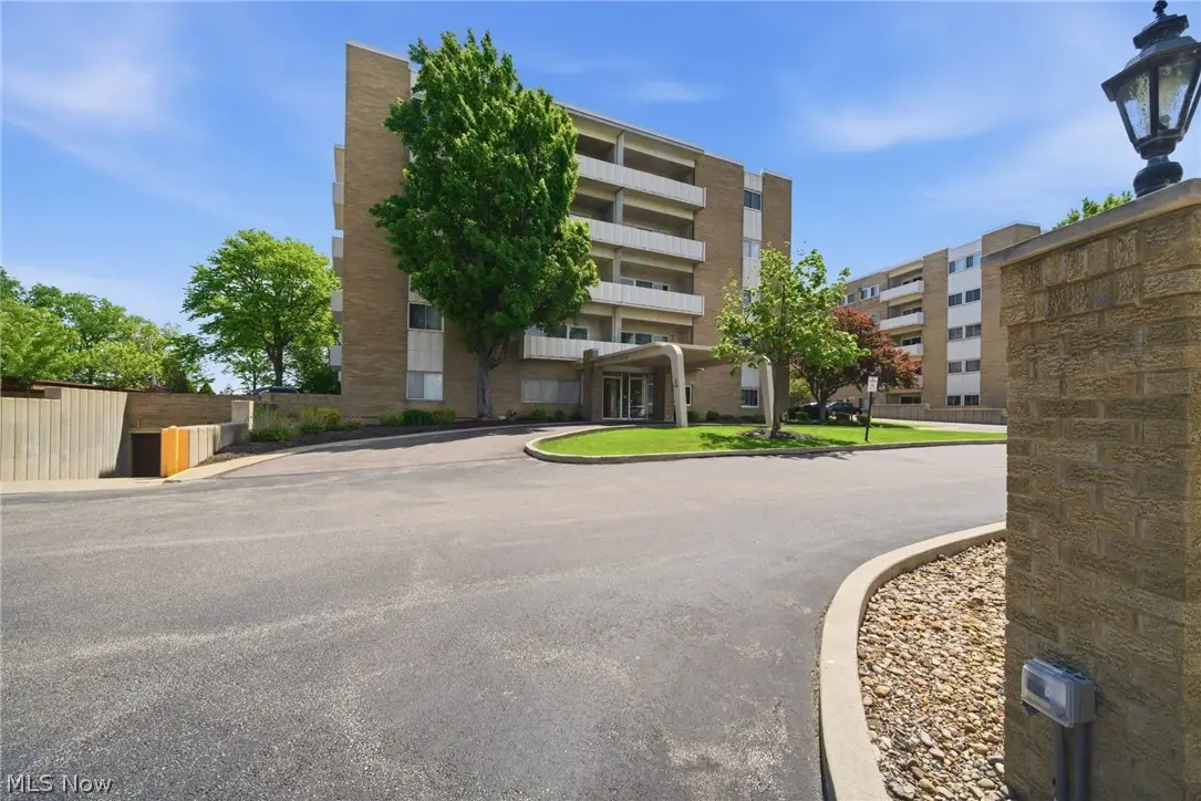 2039 Wooster Road, Rocky River, OH 44116 - #1