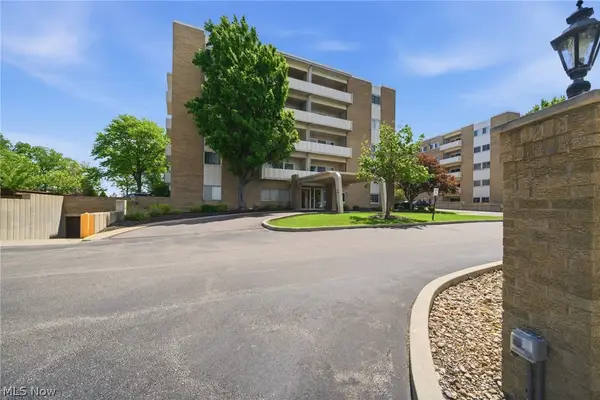 2039 Wooster Road, Rocky River, OH 44116