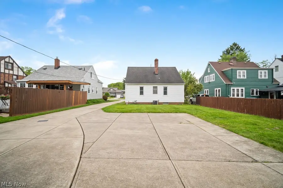 9158 Snow Road, Parma, OH 44130 - #3