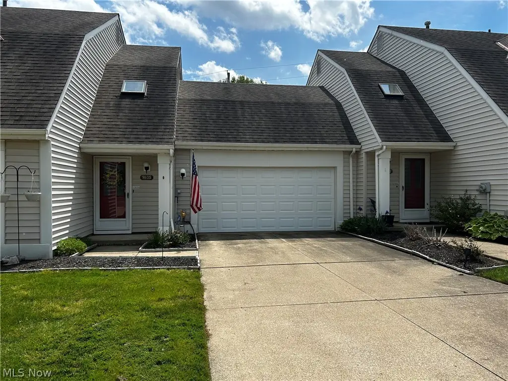 9605 E Idlewood Drive, Twinsburg, OH 44087 - #1