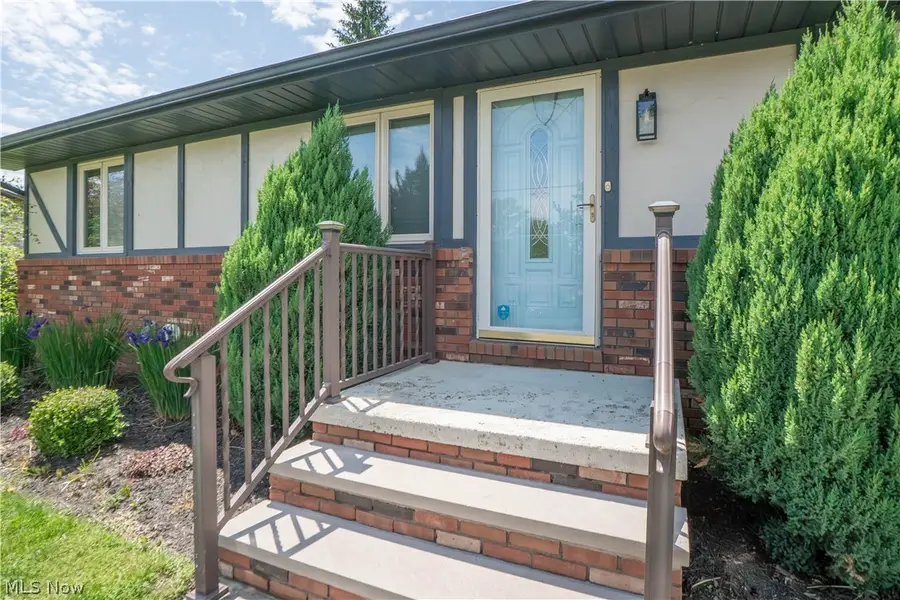 5251 Tanglewood Ne Drive, Louisville, OH 44641 - #2