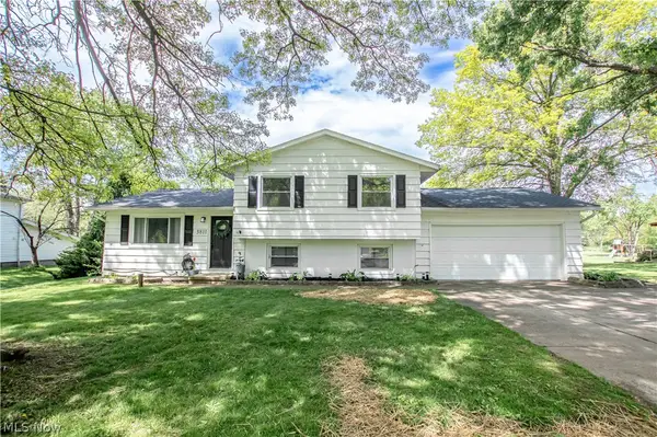 3811 N Sunnyfield Drive, Copley, OH 44321