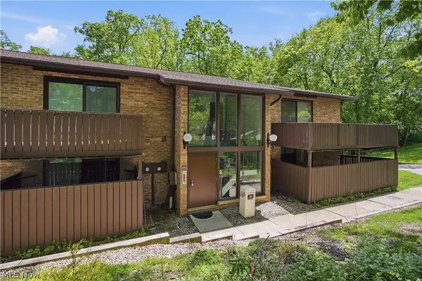 6895 Carriage Hill Drive, Brecksville, OH 44141