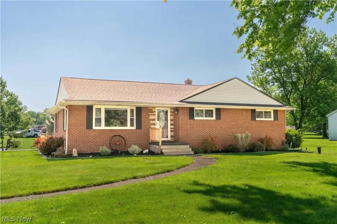 4260 Broadway Ne Avenue, Louisville, OH 44641 - #1