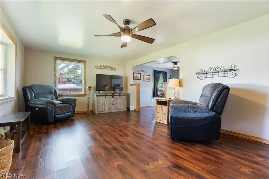 4260 Broadway Ne Avenue, Louisville, OH 44641 - #3