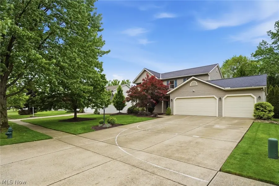 10376 Lake Meadows Drive, Strongsville, OH 44136 - #2