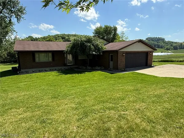 2462 Yorkview Sw Road, New Philadelphia, OH 44663