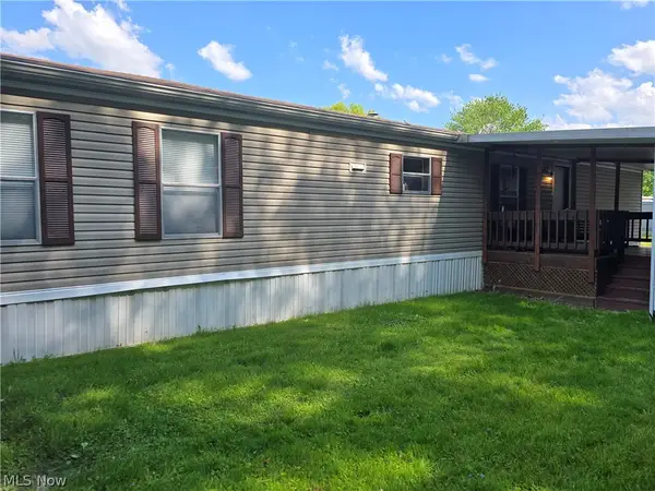 62 Redwood Drive, Beloit, OH 44609