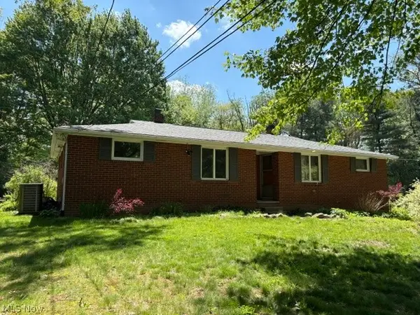 12900 Sunset Nw Circle, Uniontown, OH 44685