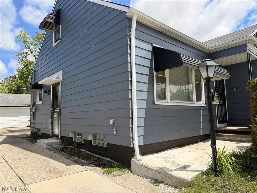 19107 Longview Avenue, Maple Heights, OH 44137 - #3