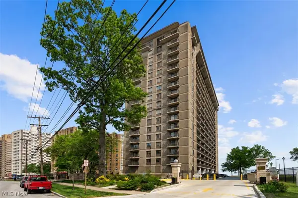 12500 Edgewater Drive #1106, Lakewood, OH 44107