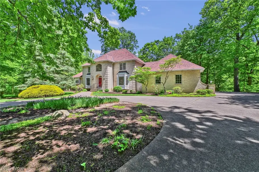 9155 Woods Way Drive, Kirtland, OH 44094 - #2