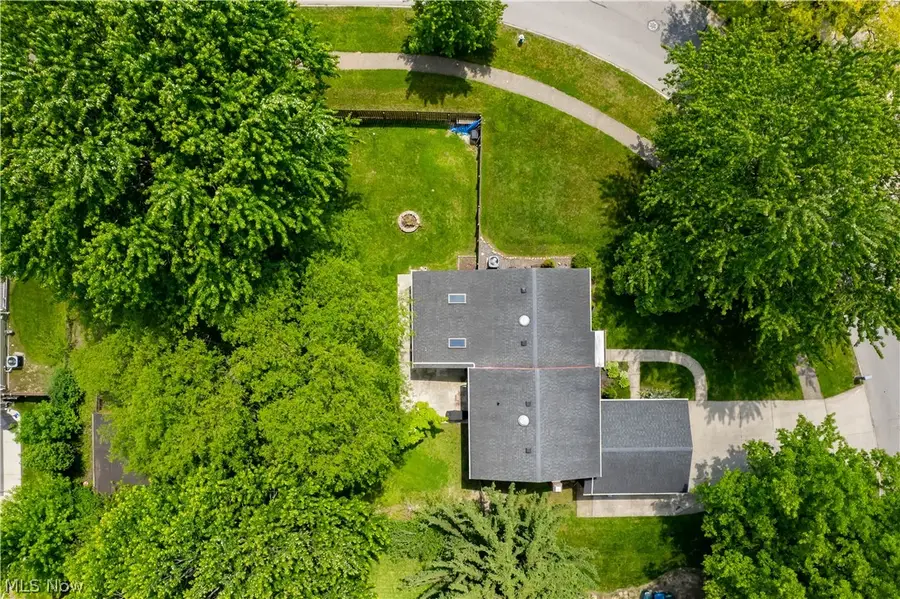 8590 Fairlane Drive, Olmsted Falls, OH 44138 - #2