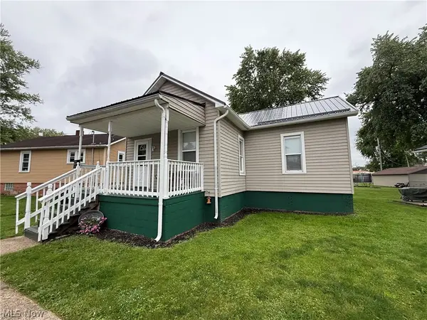 208 W 1st Street, Uhrichsville, OH 44683