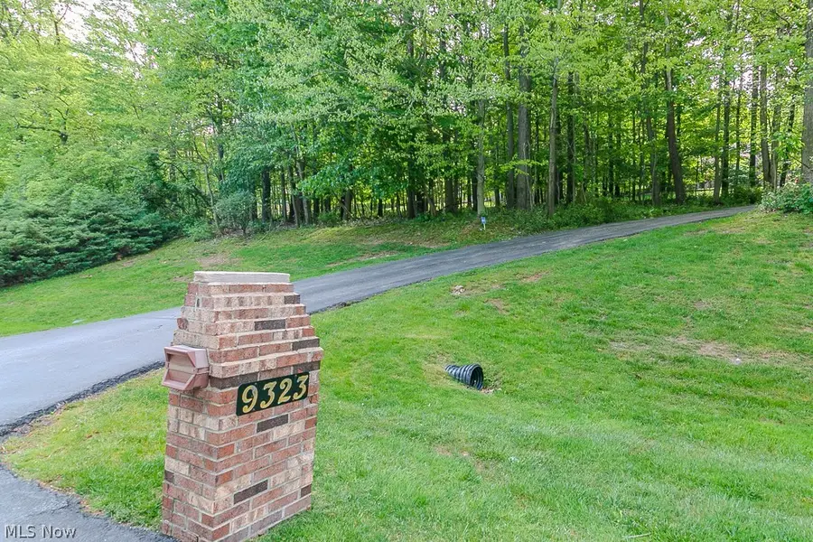 9323 Regency Woods Drive, Kirtland, OH 44094 - #2