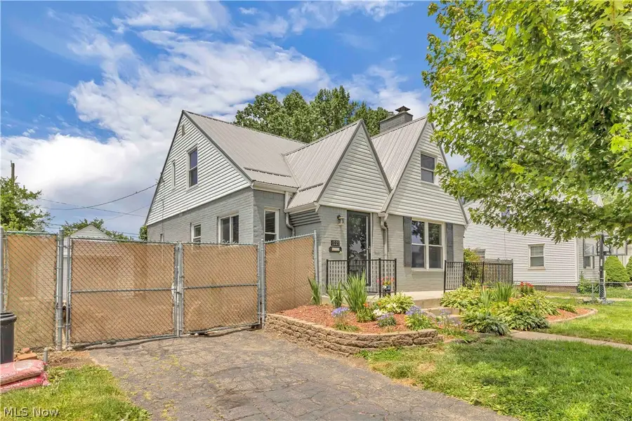 1227 Manor Sw Avenue, Canton, OH 44710 - #2