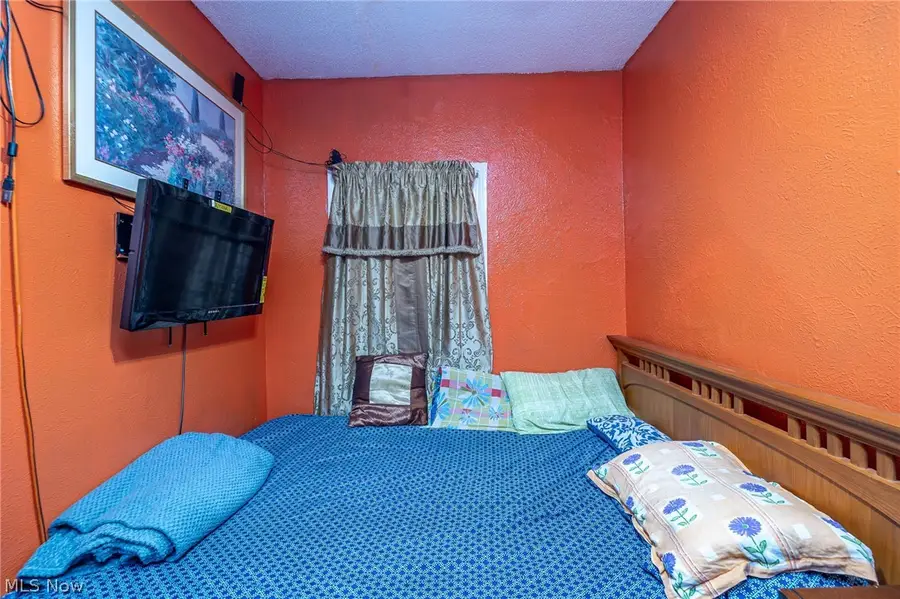 3201 W 54th Street, Cleveland, OH 44102 - #3