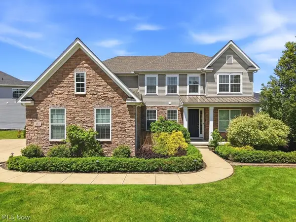 351 Glasgow Drive, Highland Heights, OH 44143