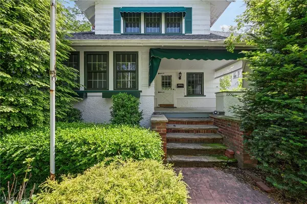 1351 Manor Park Avenue, Lakewood, OH 44107