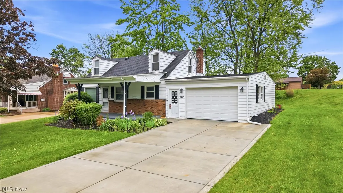 2413 W Manor Avenue, Youngstown, OH 44514 - #1