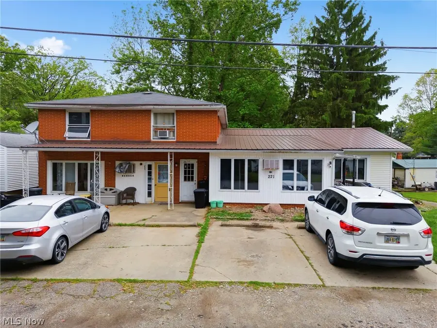 221 Tower Sw Street, Beach City, OH 44608 - #2