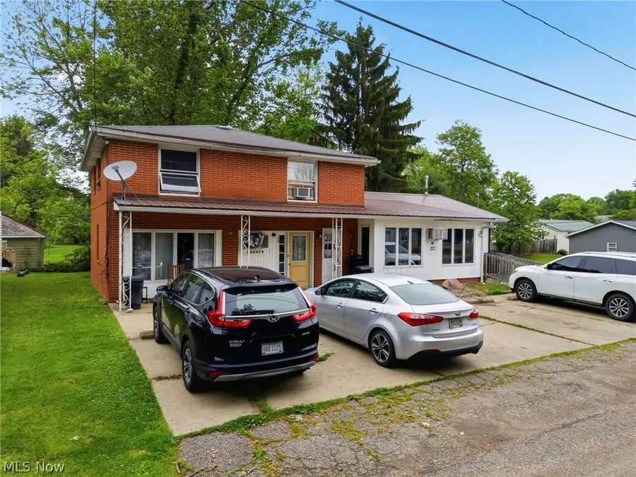 221 Tower Sw Street, Beach City, OH 44608 - #3