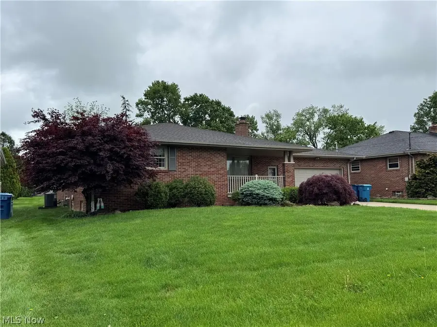 592 W Omar Street, Struthers, OH 44471 - #3
