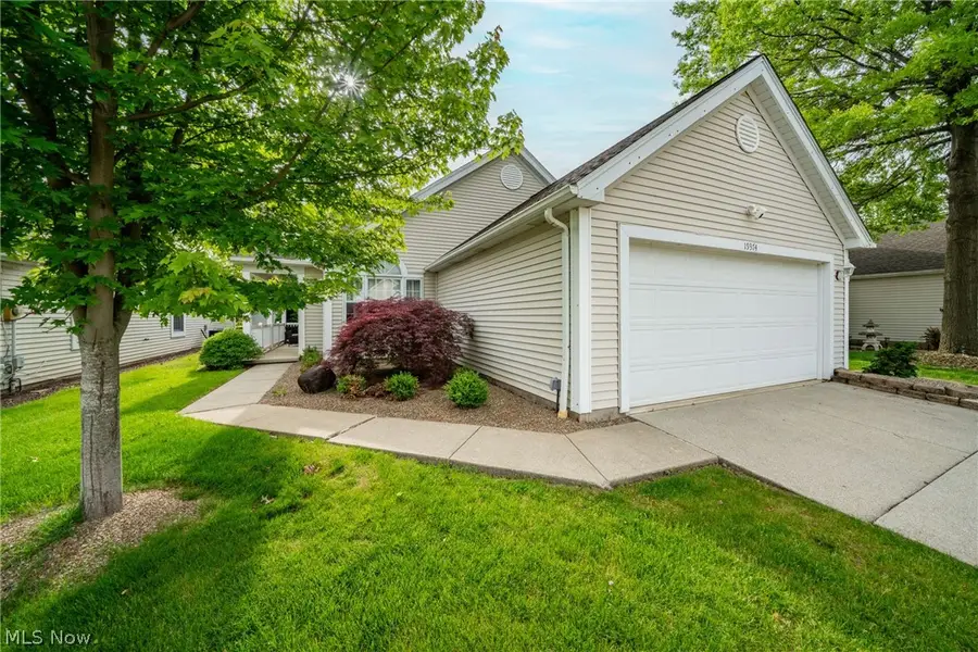 19374 Lauren Way, Strongsville, OH 44149 - #2