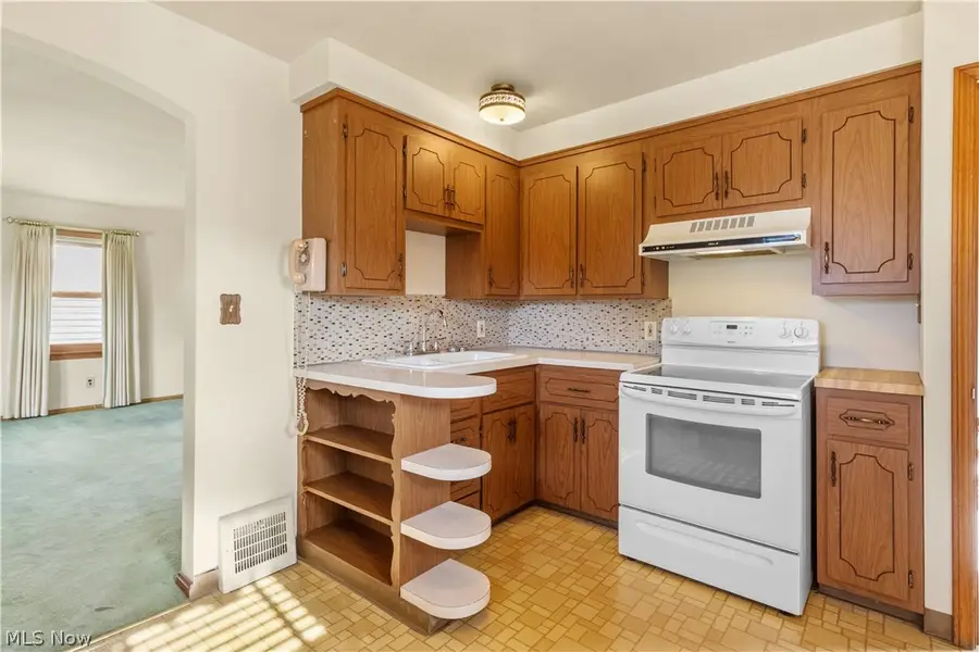 5915 Forest Avenue, Parma, OH 44129 - #3