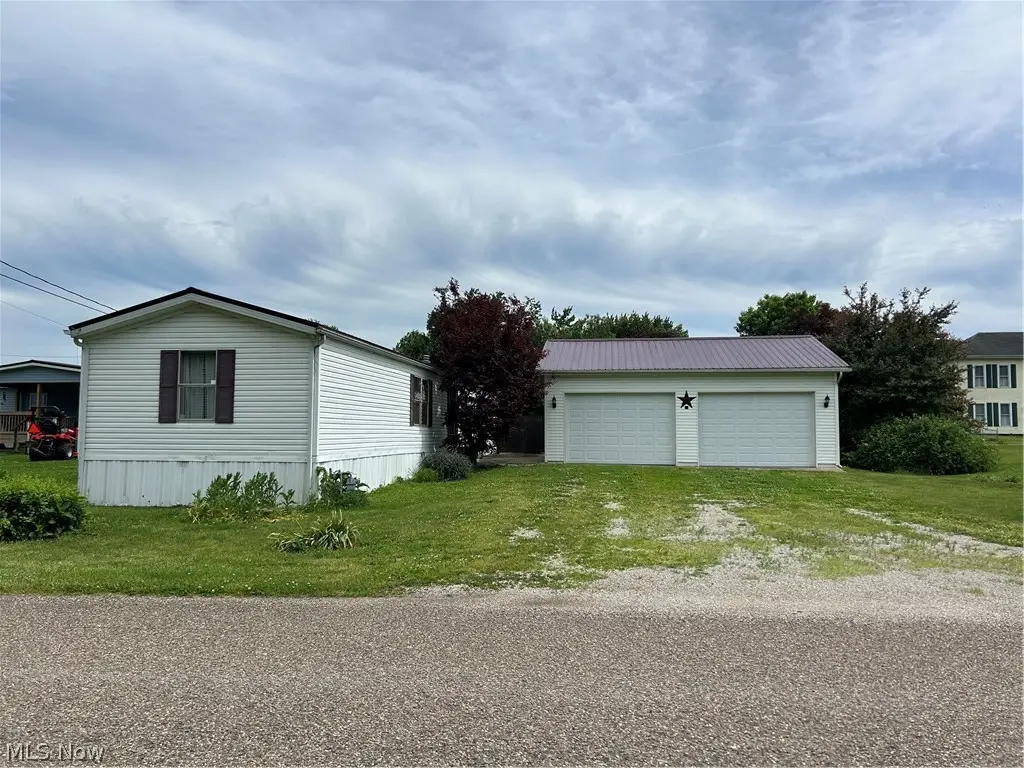 39 N Canal Street, Frazeysburg, OH 43822 - #1