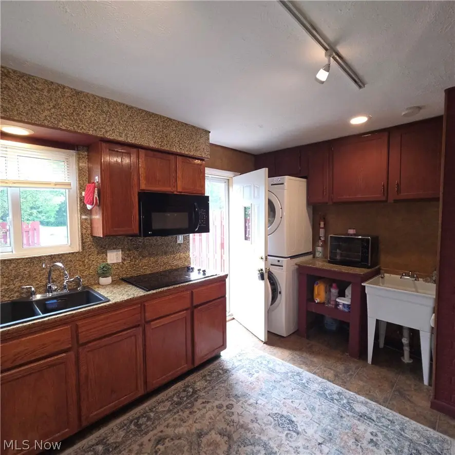 5975 Glenway Drive #A, Brook Park, OH 44142 - #3