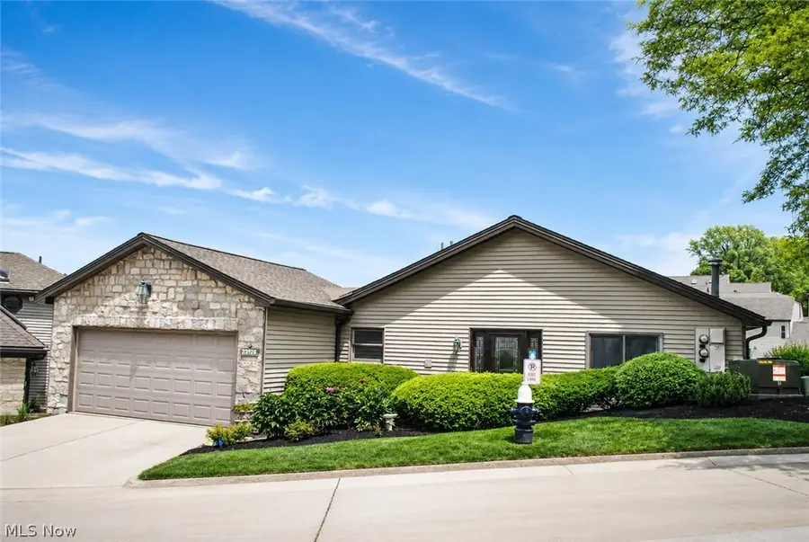 23128 Roberts Run, Bay Village, OH 44140 - #2