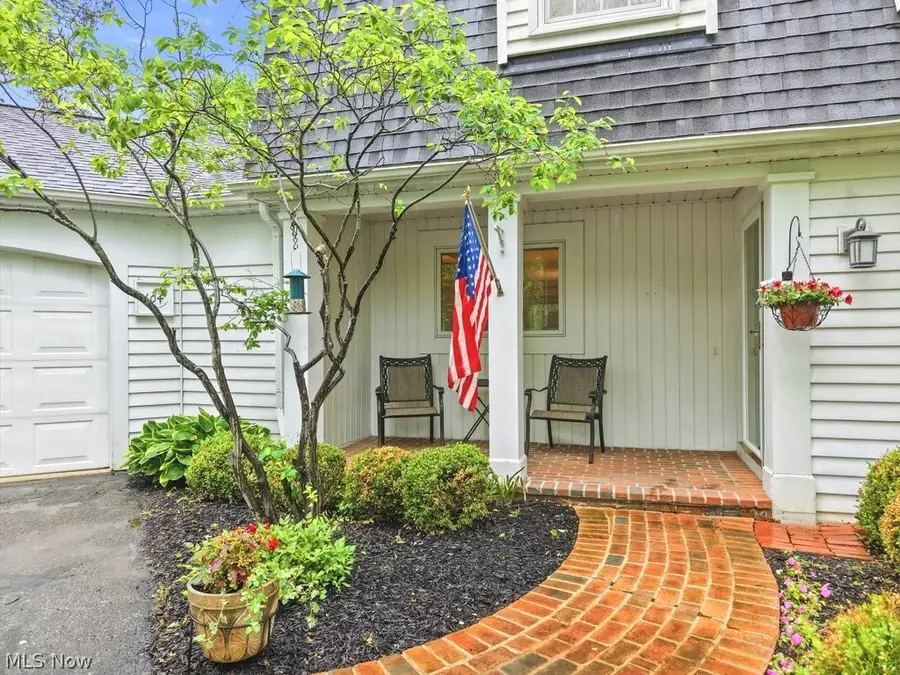 104 Manor Brook Drive, Chagrin Falls, OH 44022 - #2
