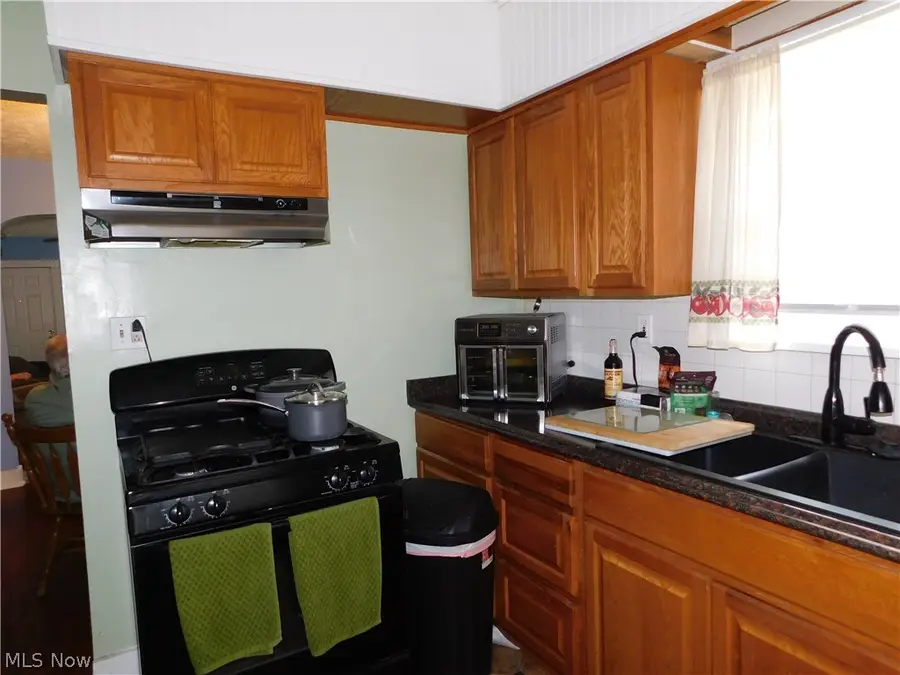 421 Celtic Street, Akron, OH 44314 - #2
